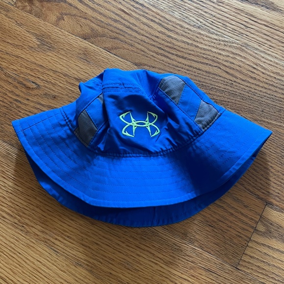 Nwot Under Armour Boys Youth Fish Hook 